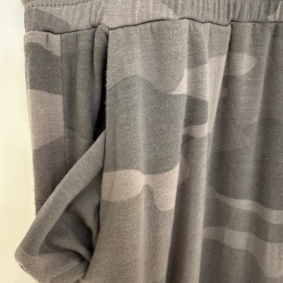 Reduced! SPLENDID camo long romper - Picture 6 of 6